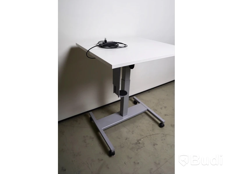 Ergonomiskt sitt-ståbord på hjul